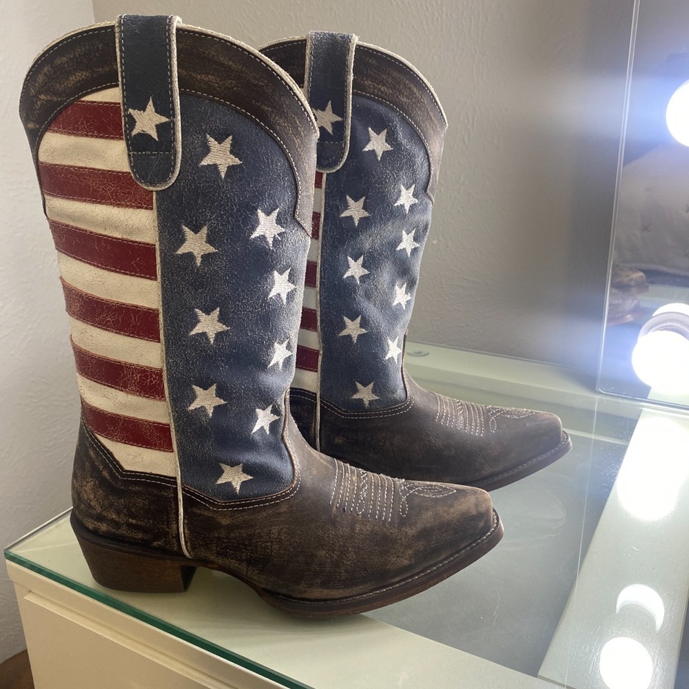 Woman’s roper boots American flag size 7. Brand new.